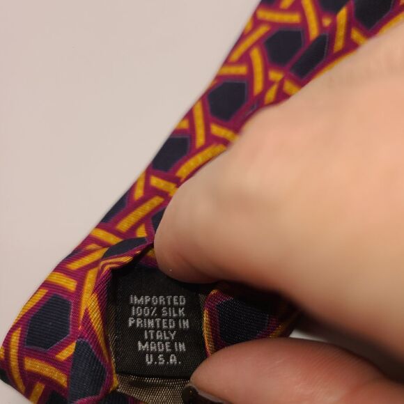 Perry Ellis Portfolio 100% Silk Tie - Picture 5 of 5